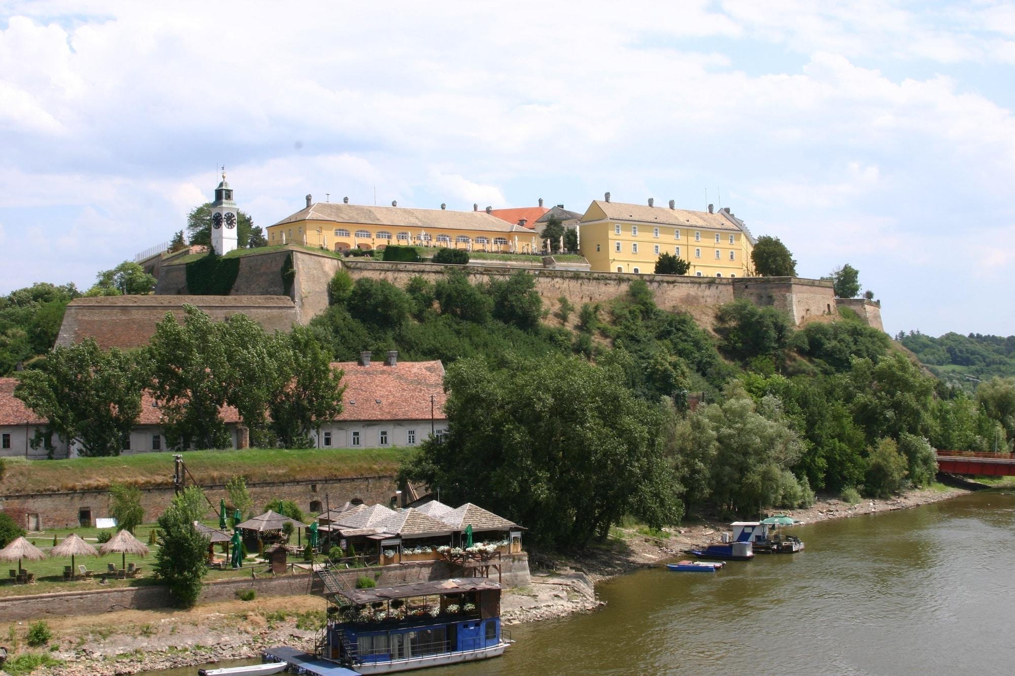 Hotel Leopold I Novi Sad Exterior photo